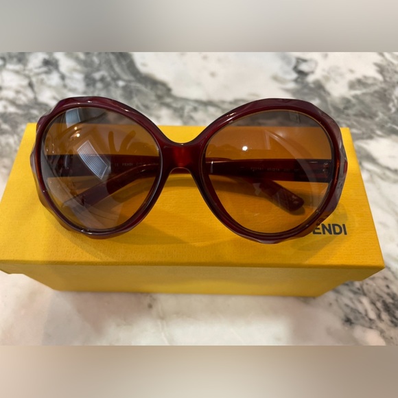 FENDI Sunglasses - Picture 1 of 7